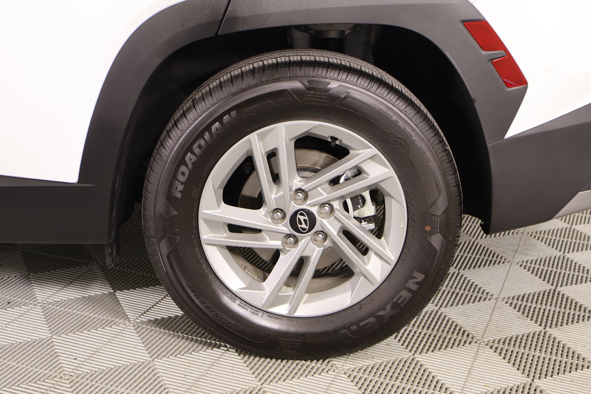 Certified 2025 Hyundai Tucson SE image 17