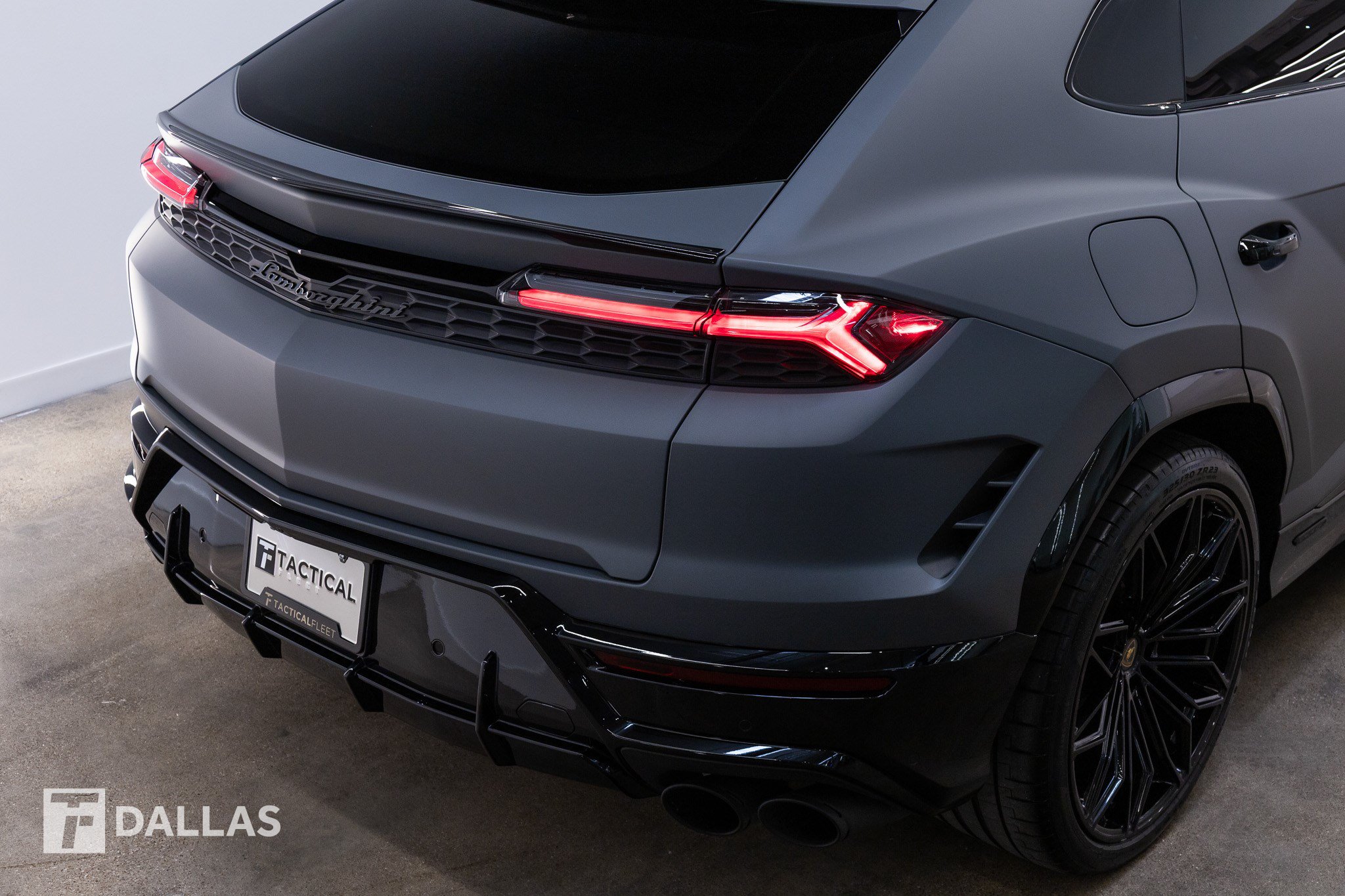 Used 2025 Lamborghini Urus SE AWD/4WD image 14