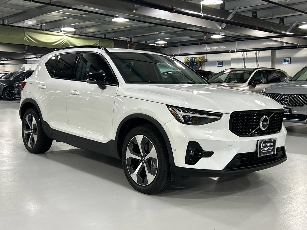 Used 2026 Volvo XC40 B5 Plus w/ Protection Package Premier AWD/4WD image 1