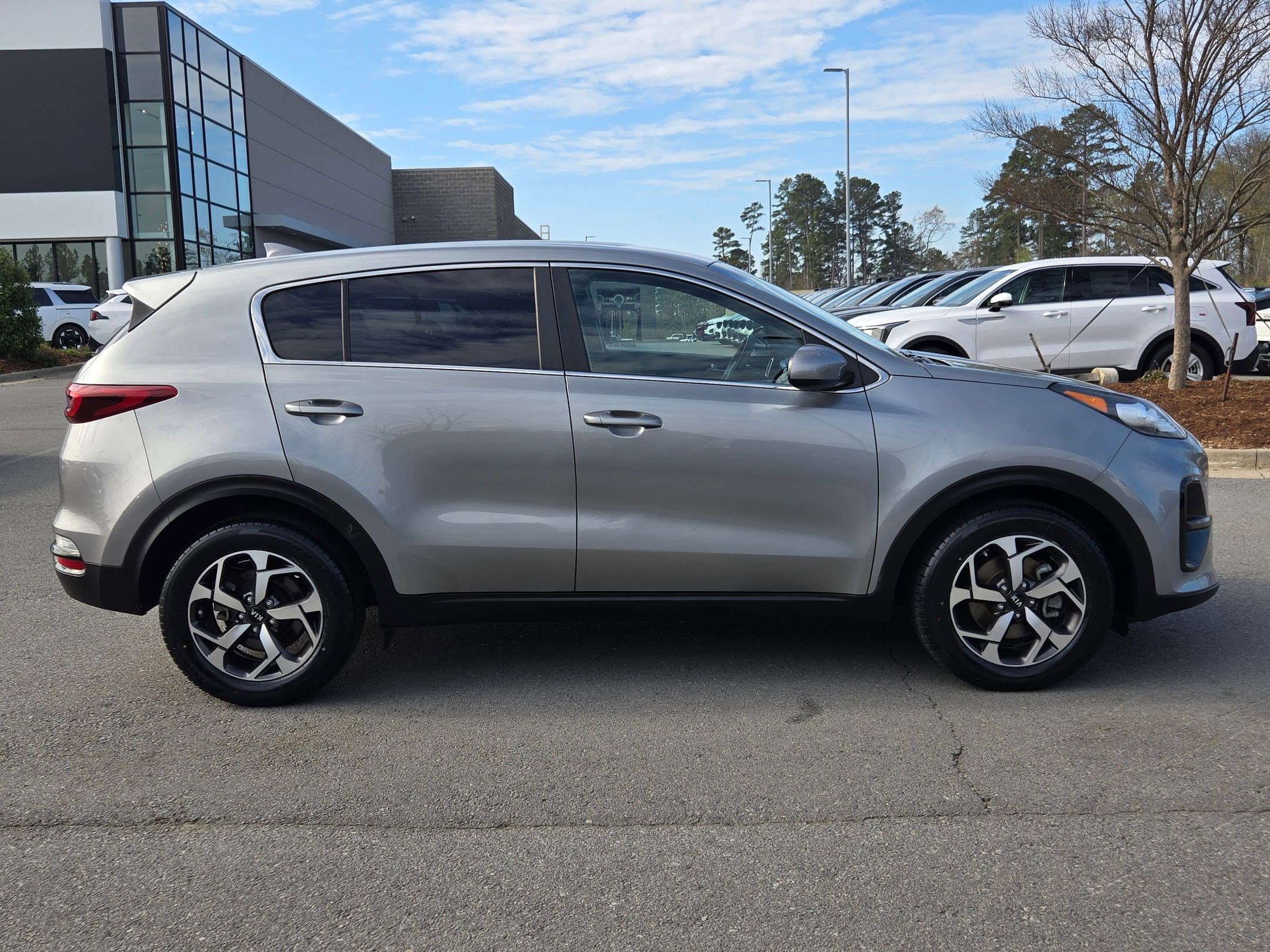 Used 2021 Kia Sportage LX image 8