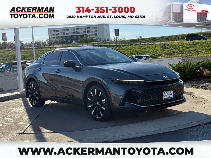 Used 2023 Toyota Crown Platinum image 1