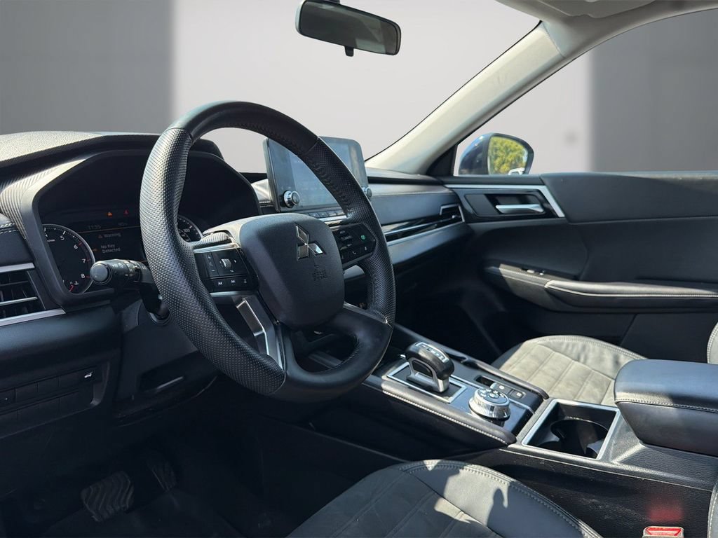 Used 2023 Mitsubishi Outlander SE FWD image 13