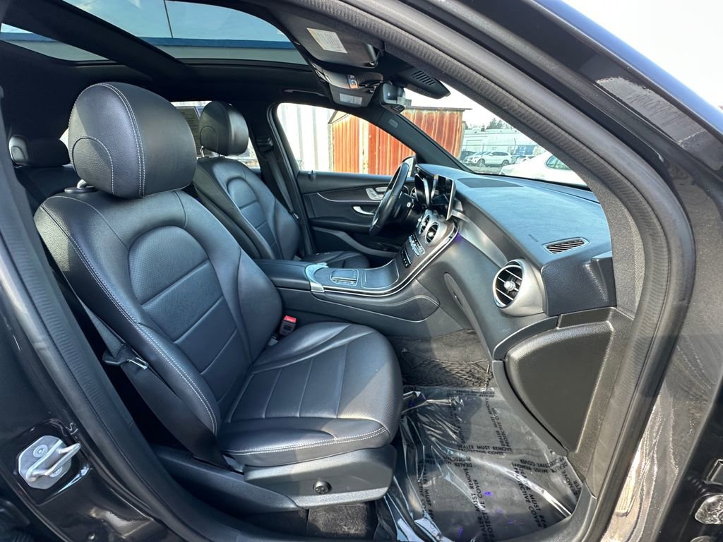 Used 2020 Mercedes-Benz GLC 300 4MATIC image 28