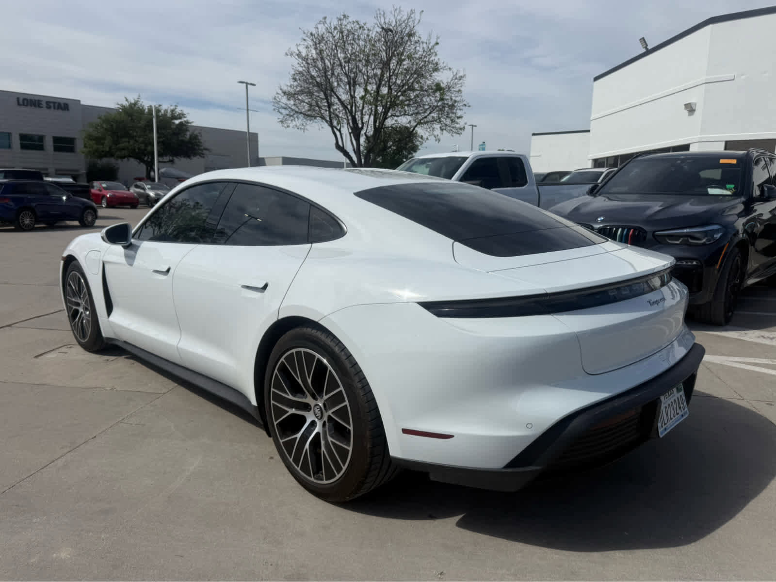 Used 2022 Porsche Taycan image 2