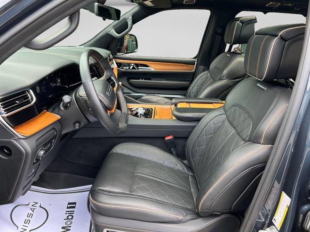 Used 2023 Jeep Grand Wagoneer Series III AWD/4WD image 10