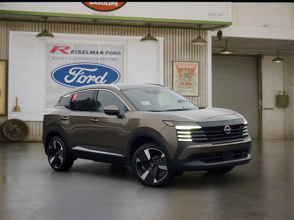 Used 2025 Nissan Kicks SR image 1