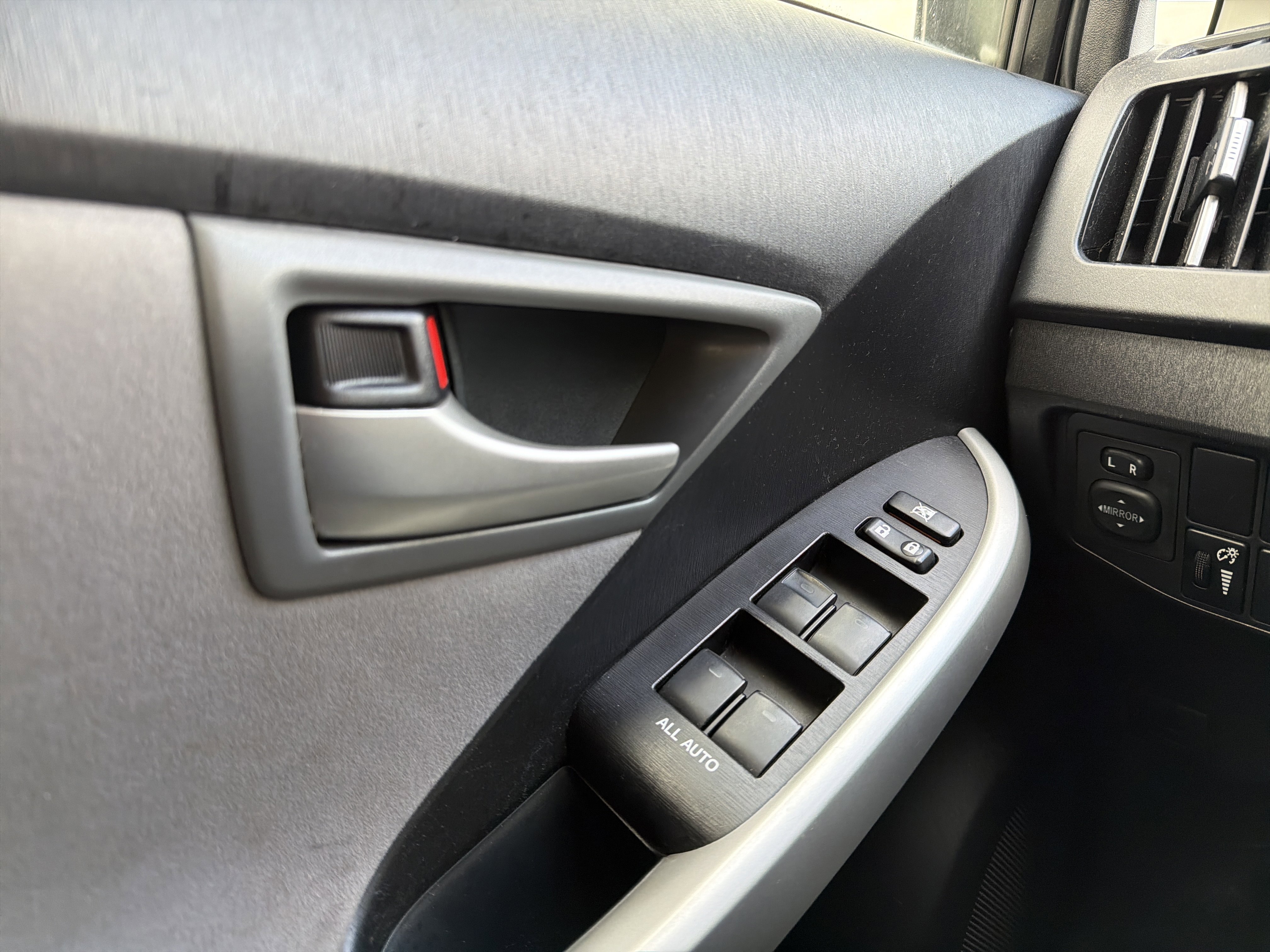 Used 2013 Toyota Prius Two image 22