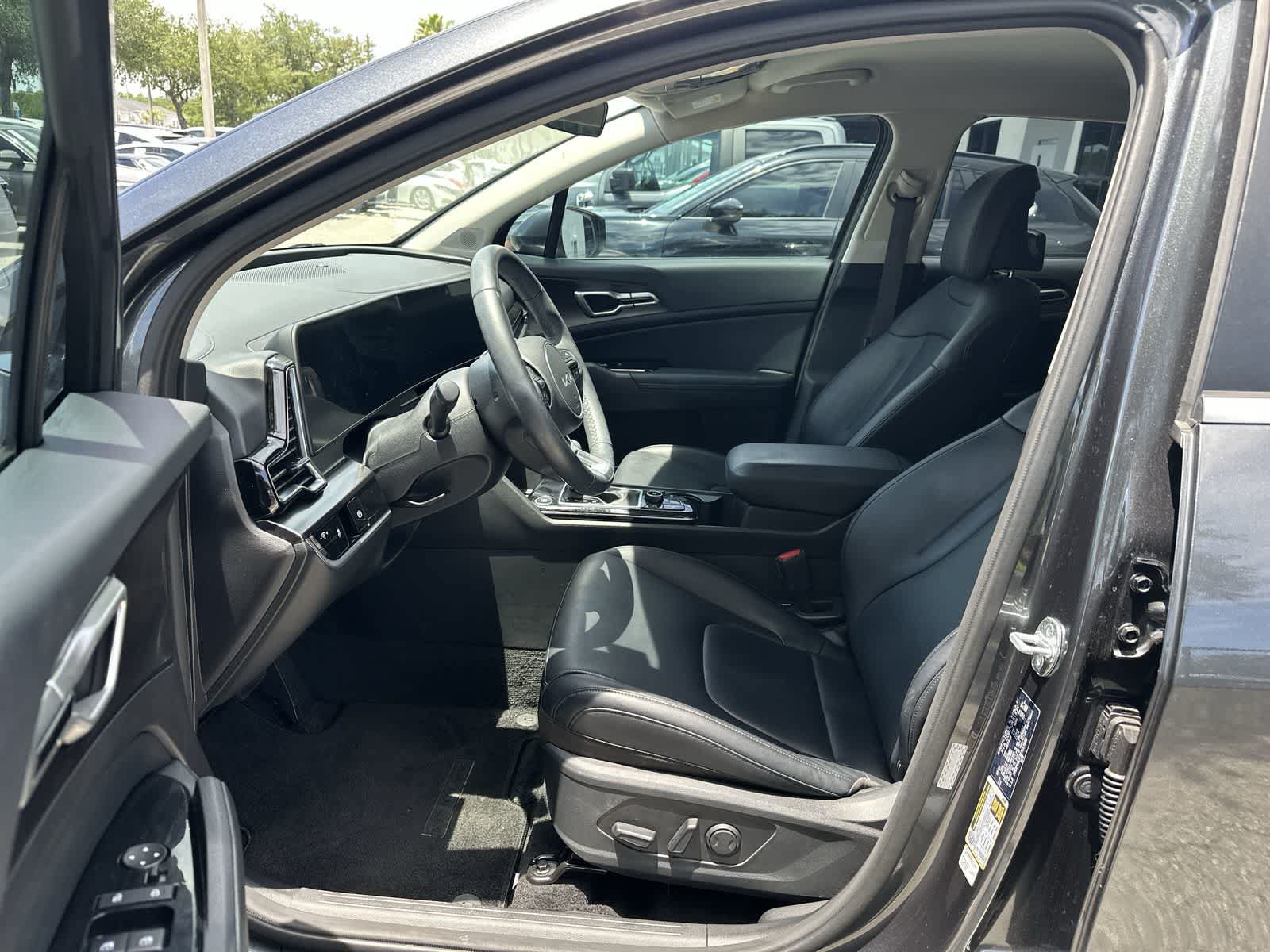 Used 2024 Kia Sportage EX FWD image 2