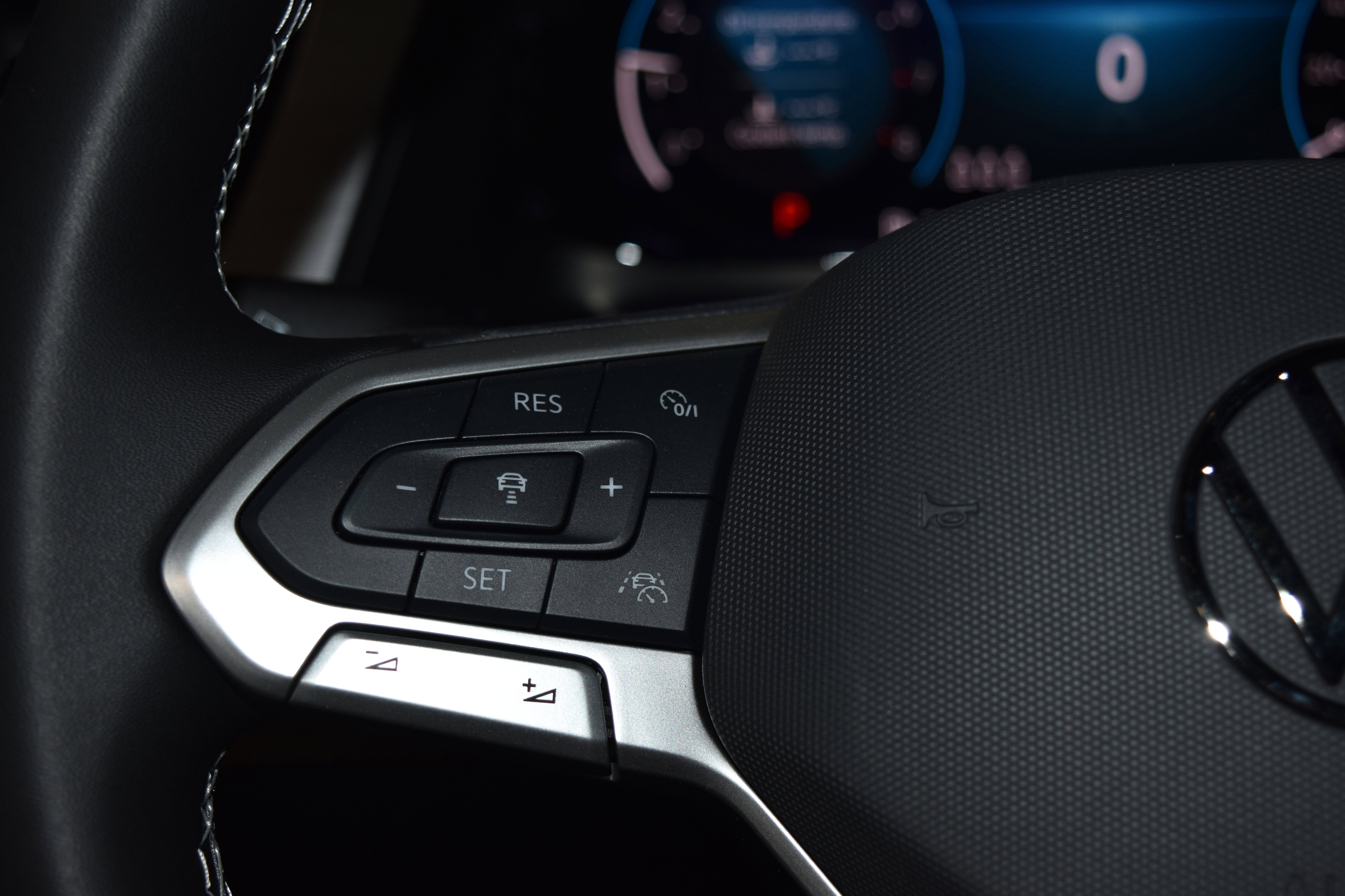 New 2025 Volkswagen Atlas Cross Sport SE image 7