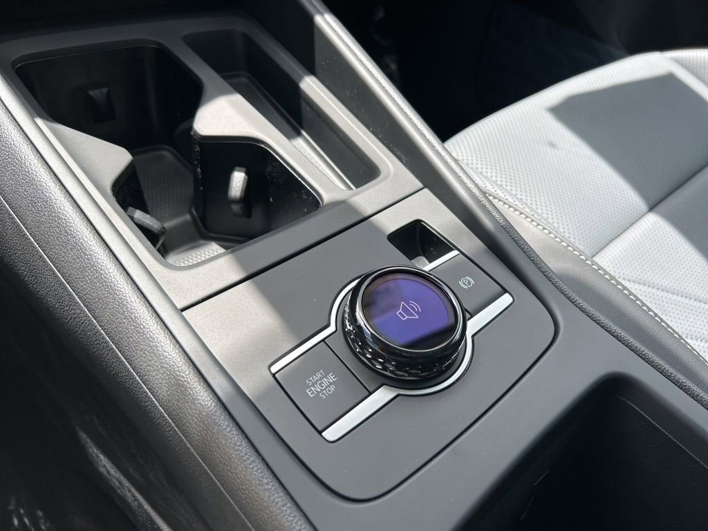 New 2025 Volkswagen Tiguan SE image 32