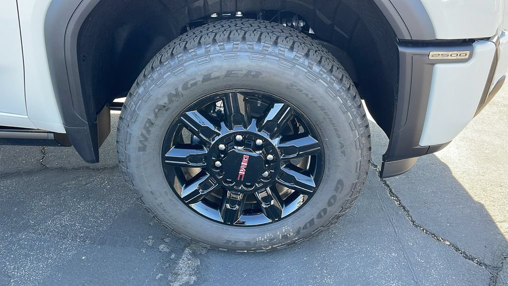 New 2026 GMC Sierra 2500 AT4 w/ AT4 Premium Plus Package AWD/4WD image 9