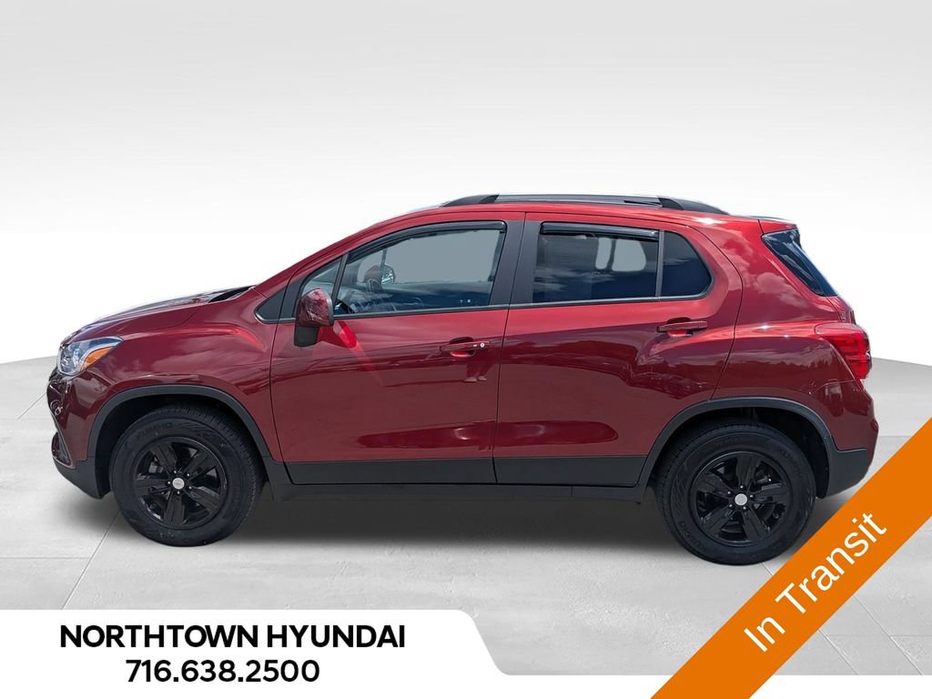 Used 2021 Chevrolet Trax LT w/ Premium Seat Package AWD/4WD image 3