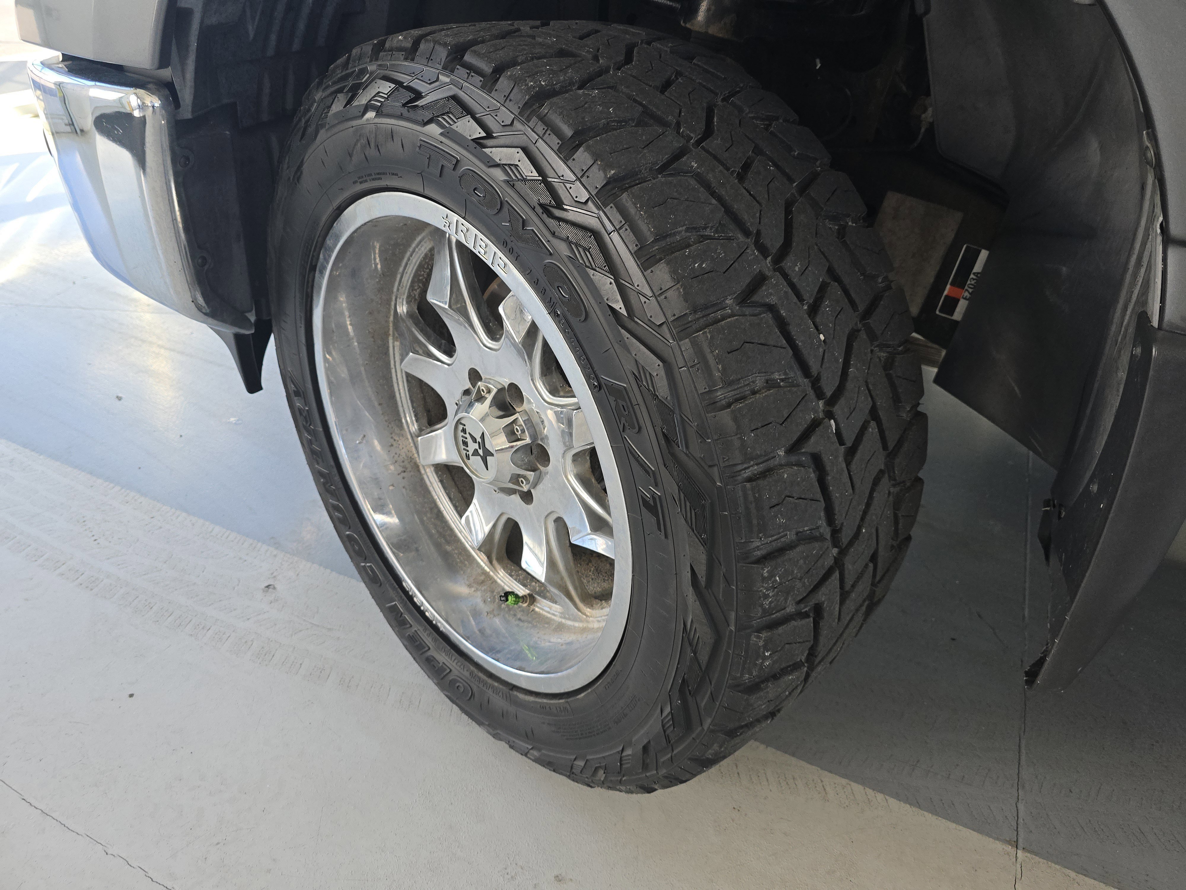 Used 2017 Nissan Titan SV RWD image 9