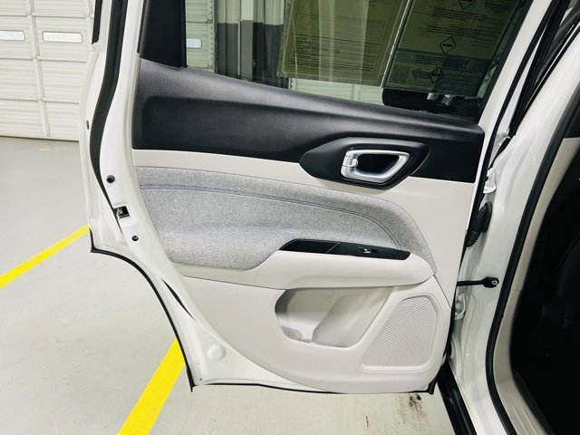 Used 2024 Jeep Compass Latitude image 25