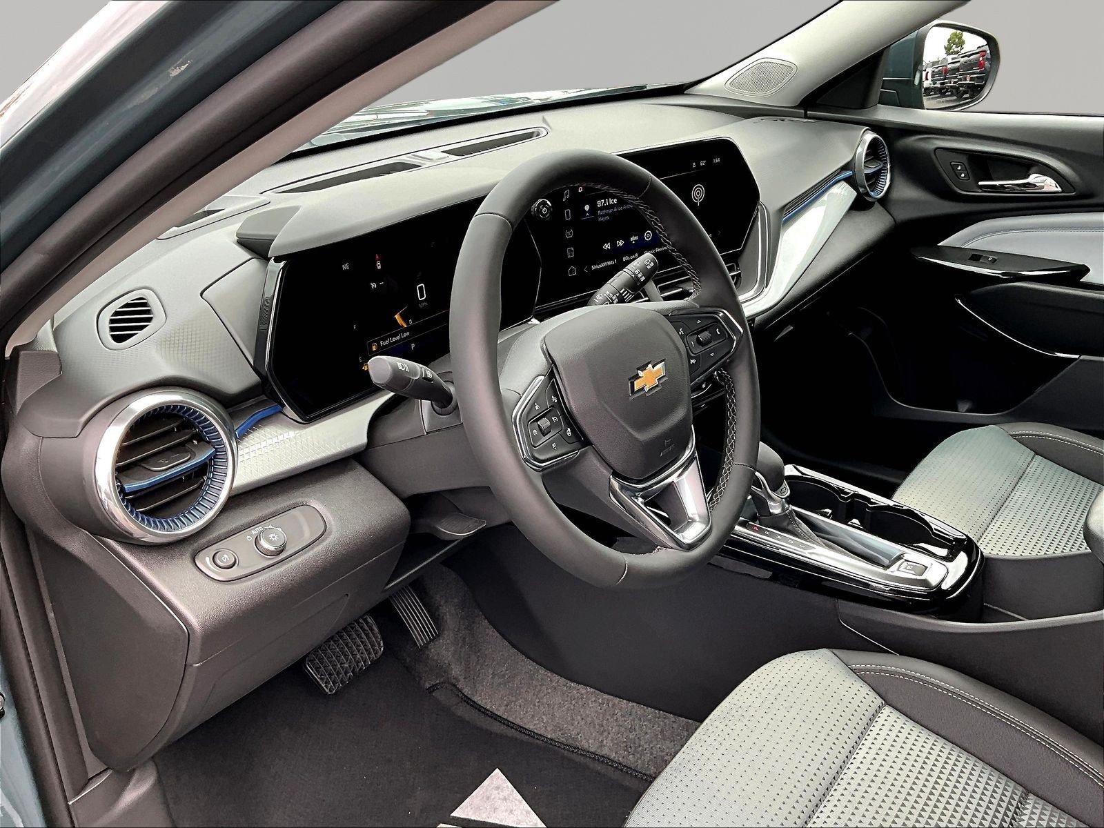 New 2026 Chevrolet Trax LT w/ LT Convenience Package FWD image 16