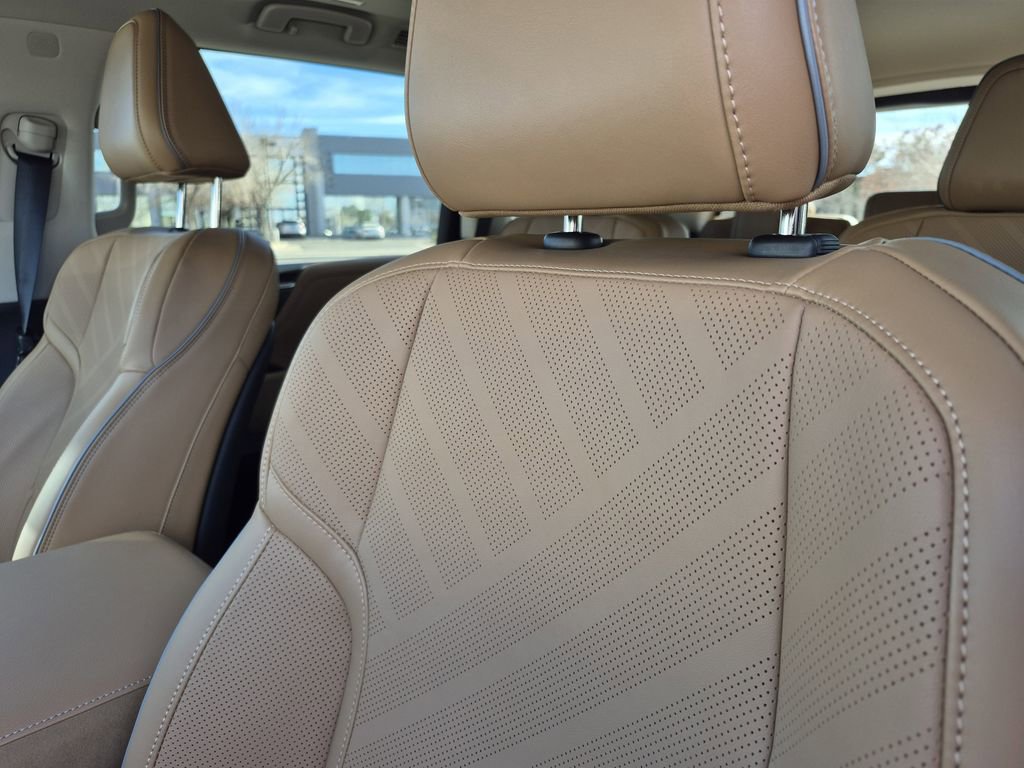 New 2026 INFINITI QX80 Luxe w/ Cargo Package image 17