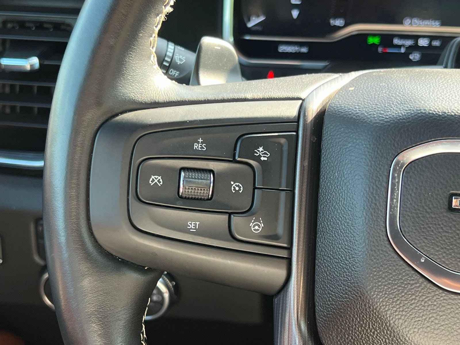 Used 2025 GMC Sierra 1500 Denali Ultimate image 32