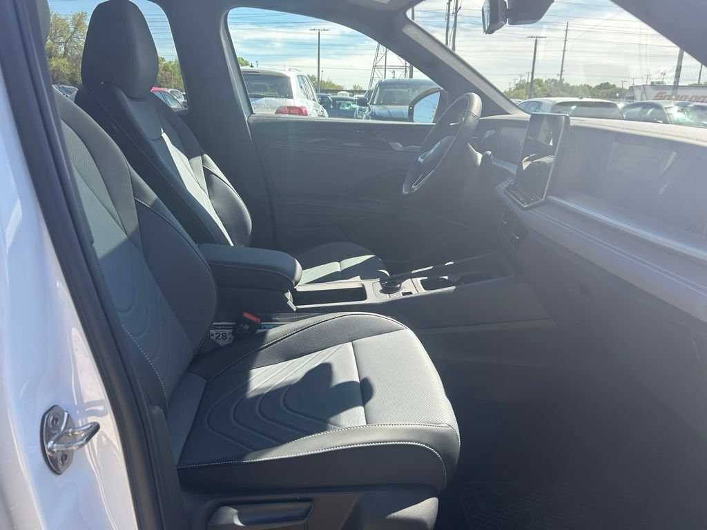 New 2026 Volkswagen Tiguan SE R-Line FWD image 36
