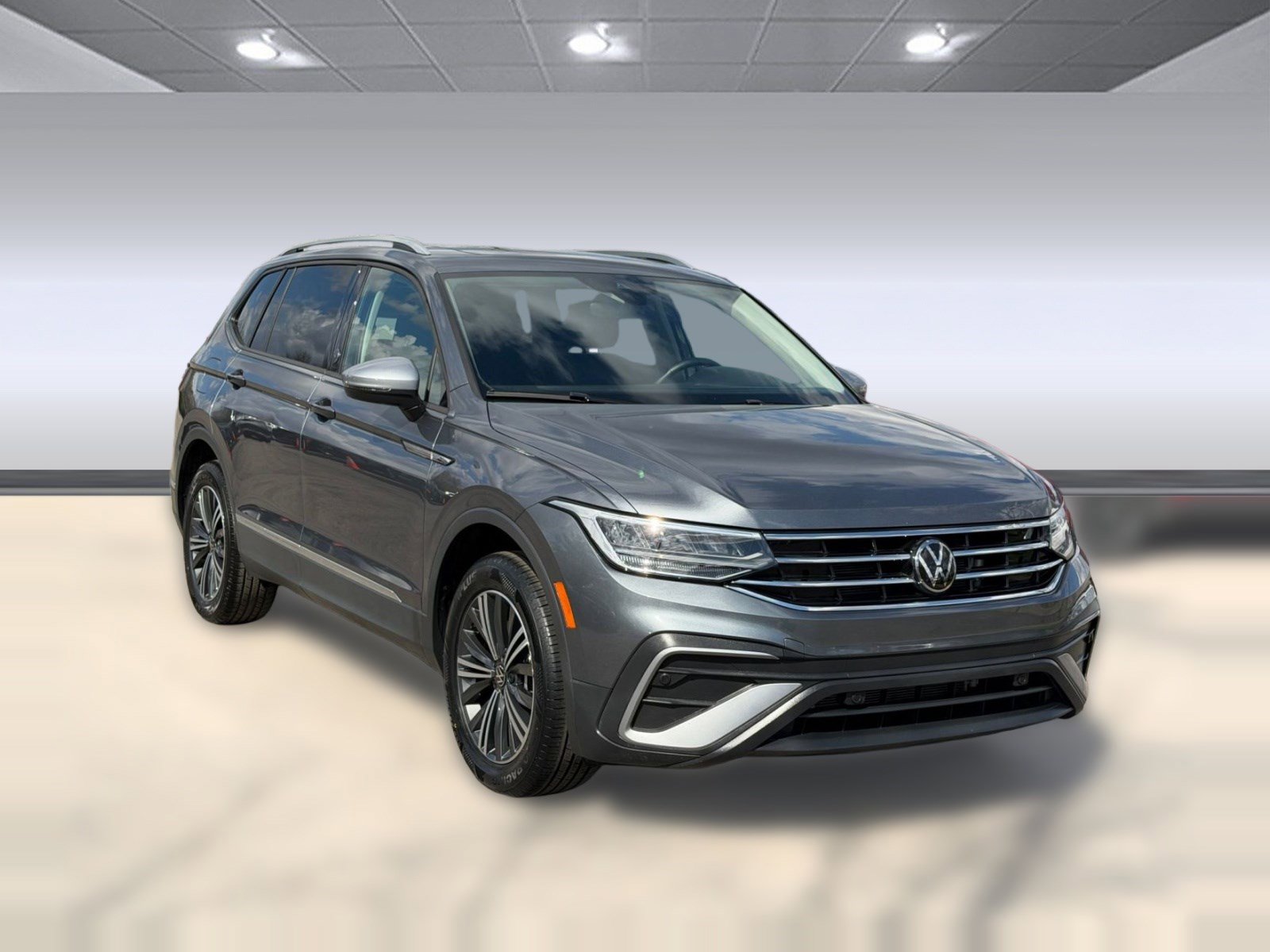 Used 2024 Volkswagen Tiguan Wolfsburg Edition image 7