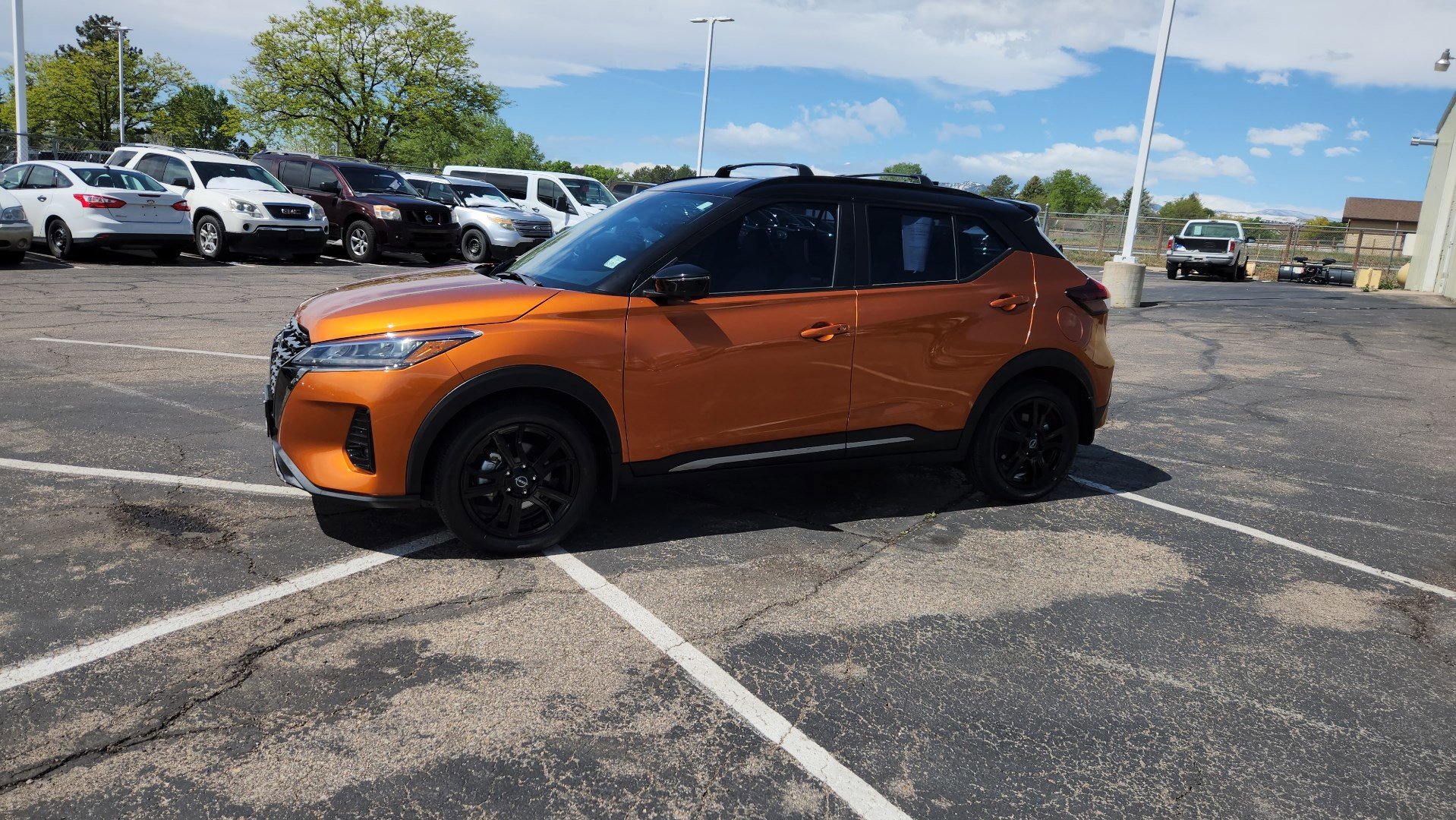 Used 2024 Nissan Kicks SR w/ SR Premium Package FWD image 4