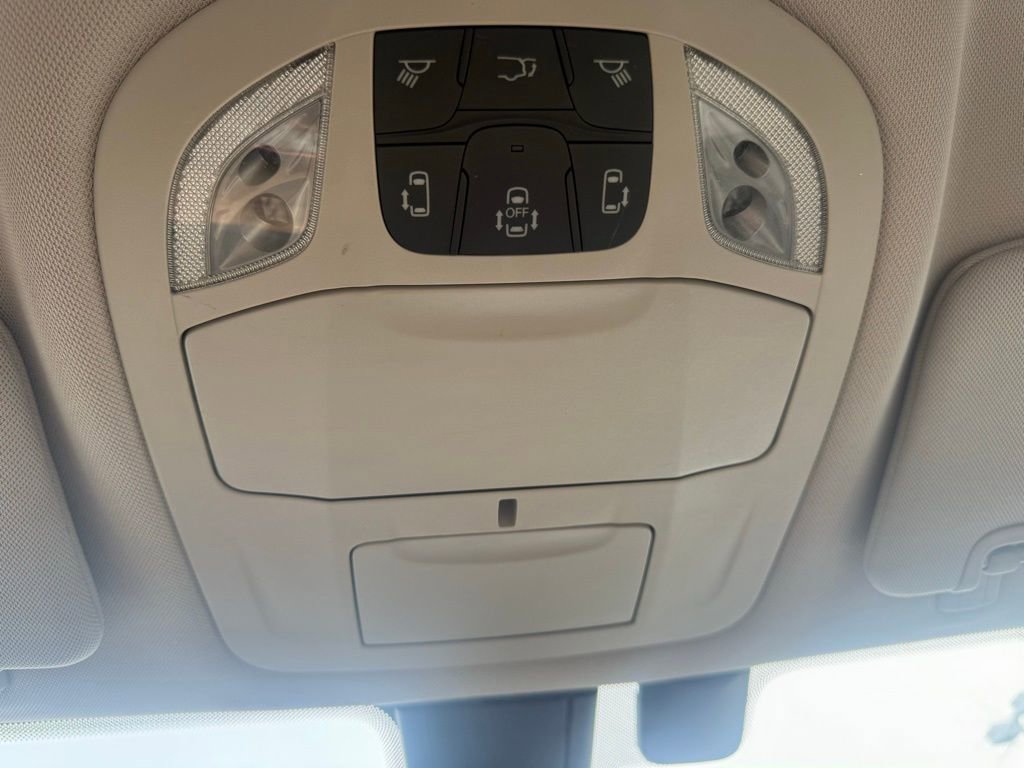 Used 2018 Chrysler Pacifica Touring-L image 30