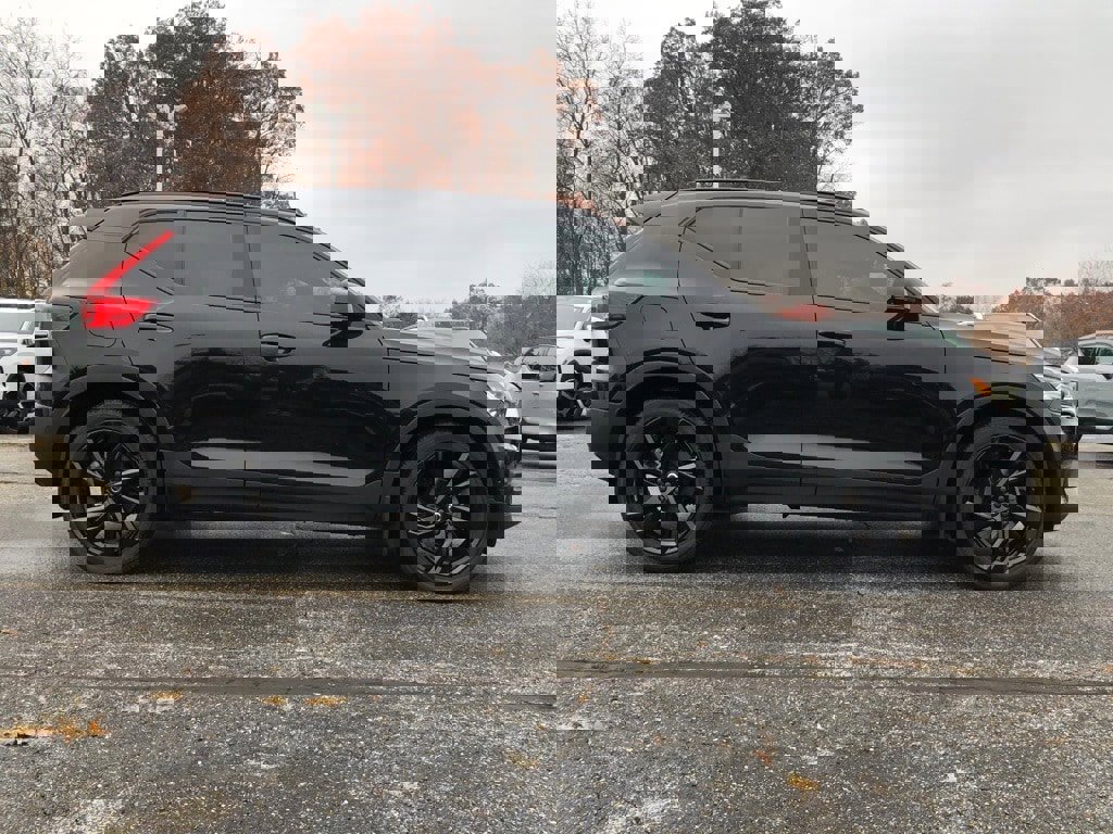 Used 2022 Volvo XC40 T5 R-Design w/ Advanced Package image 8