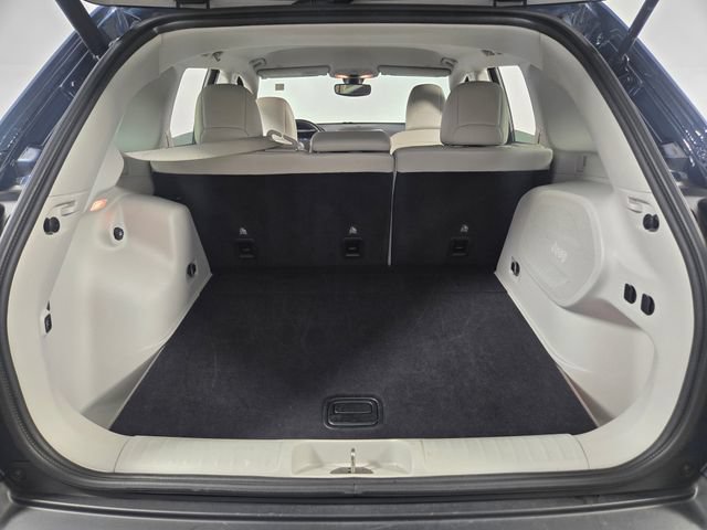 Used 2020 Jeep Cherokee Latitude Plus w/ Comfort/Convenience Group AWD/4WD image 27