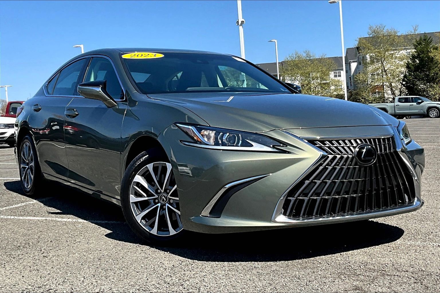 Used 2023 Lexus ES 350 w/ Accessory Package (Z2) image 2