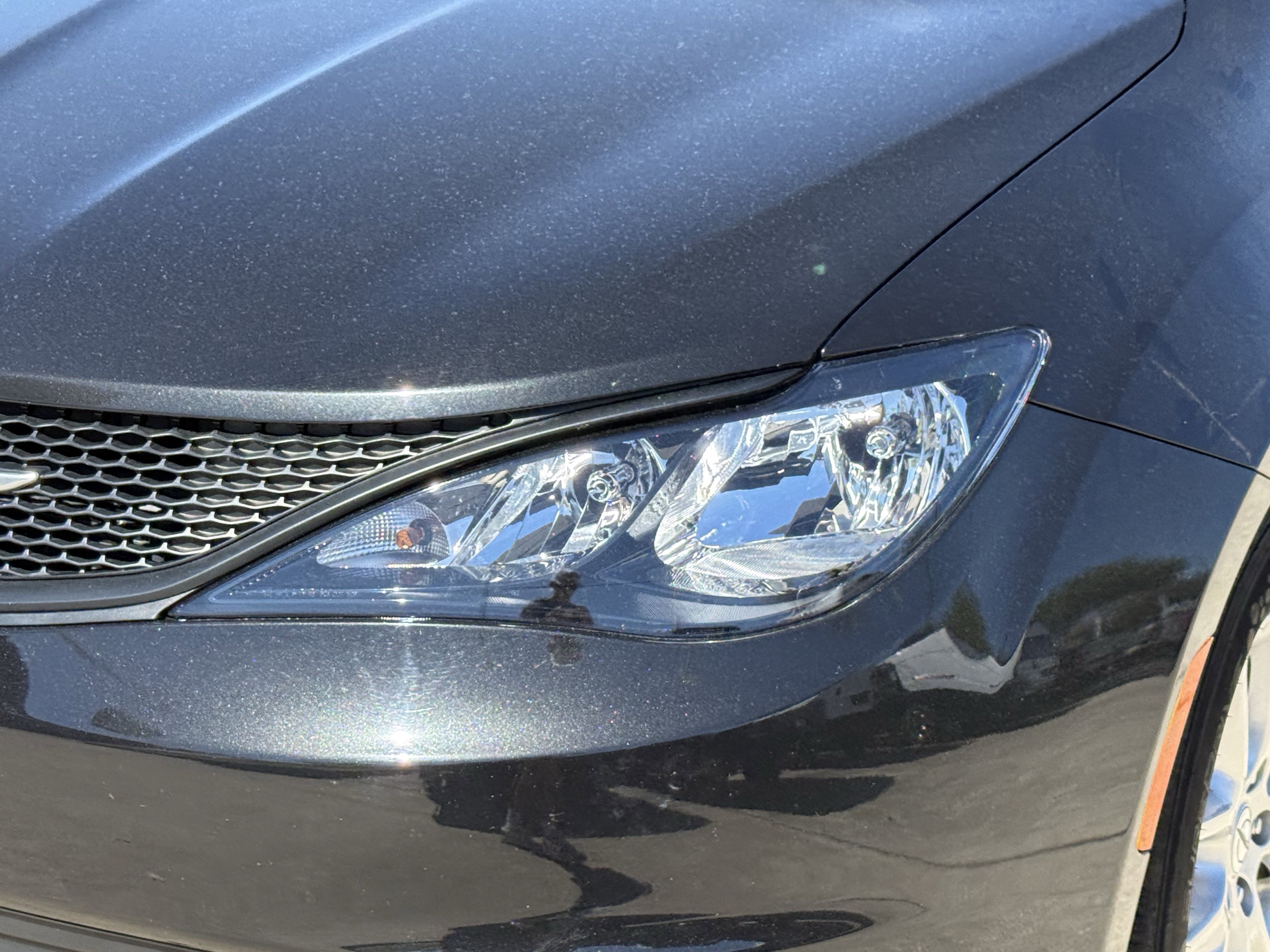 Used 2022 Chrysler Voyager LX image 11