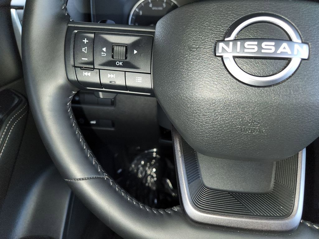 Used 2025 Nissan Rogue SV image 23