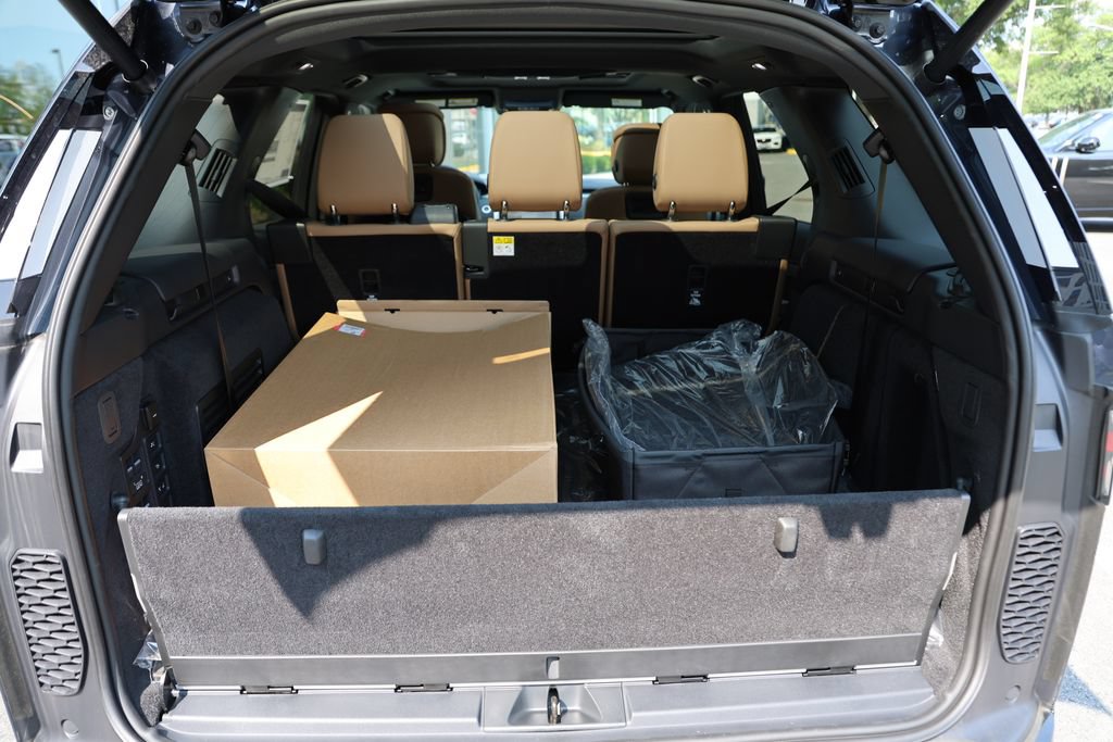 New 2026 Land Rover Discovery Dynamic SE AWD/4WD image 8
