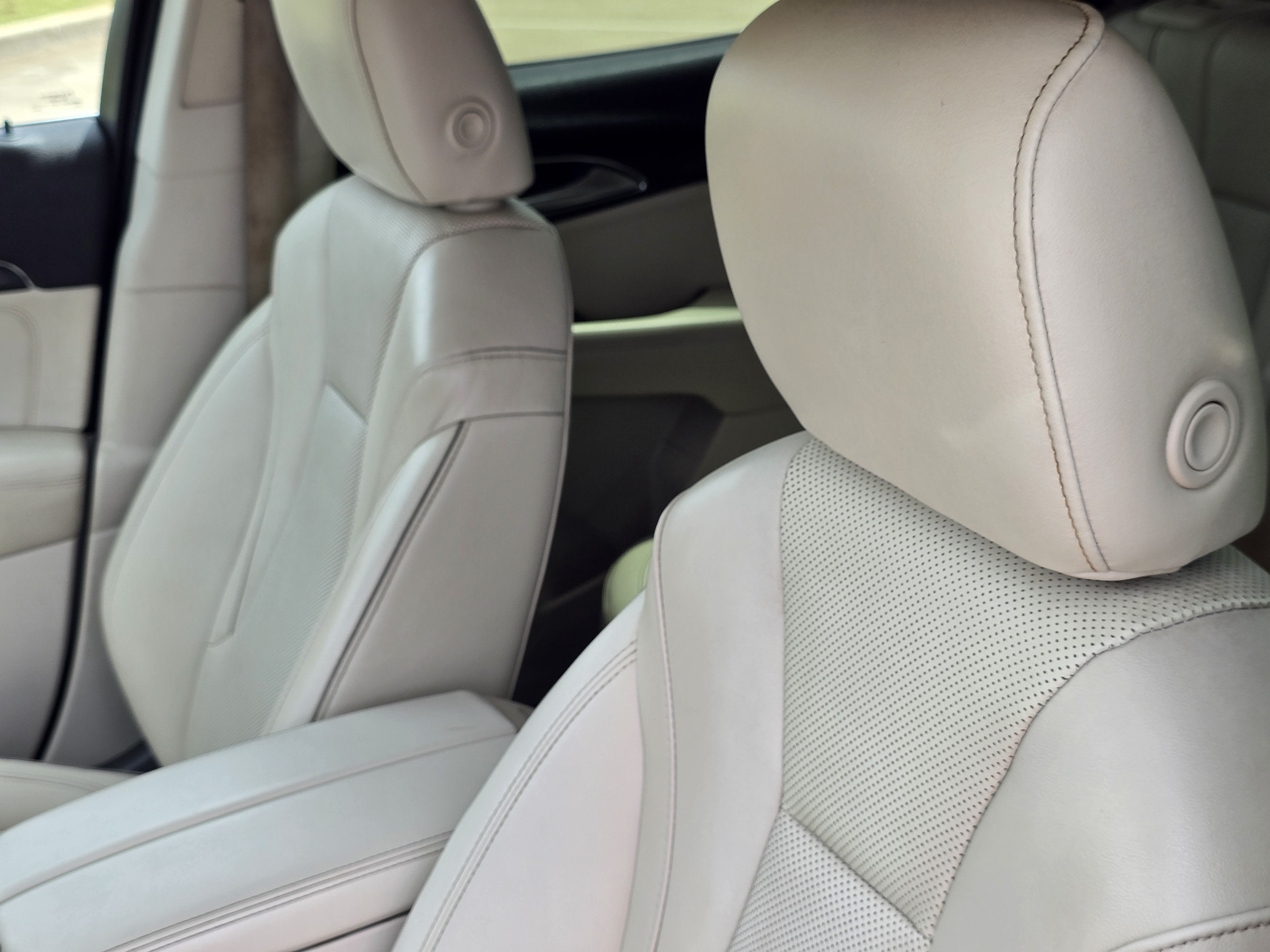 Used 2023 Buick Envision Essence w/ Premium Seat Package FWD image 25