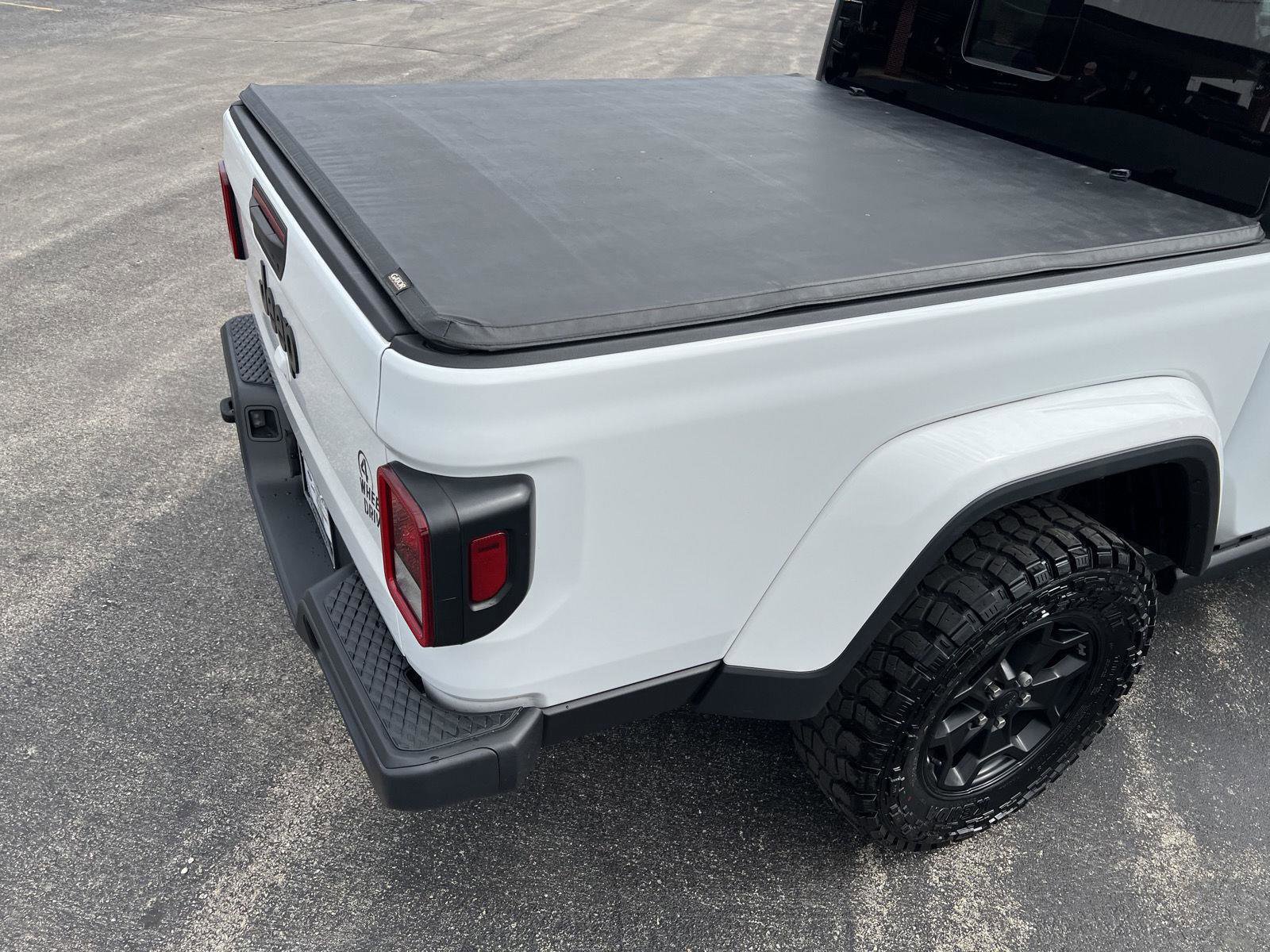 Used 2021 Jeep Gladiator Willys image 40