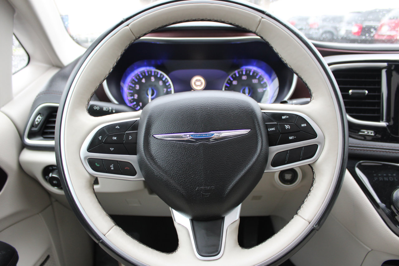 Used 2018 Chrysler Pacifica Limited image 20