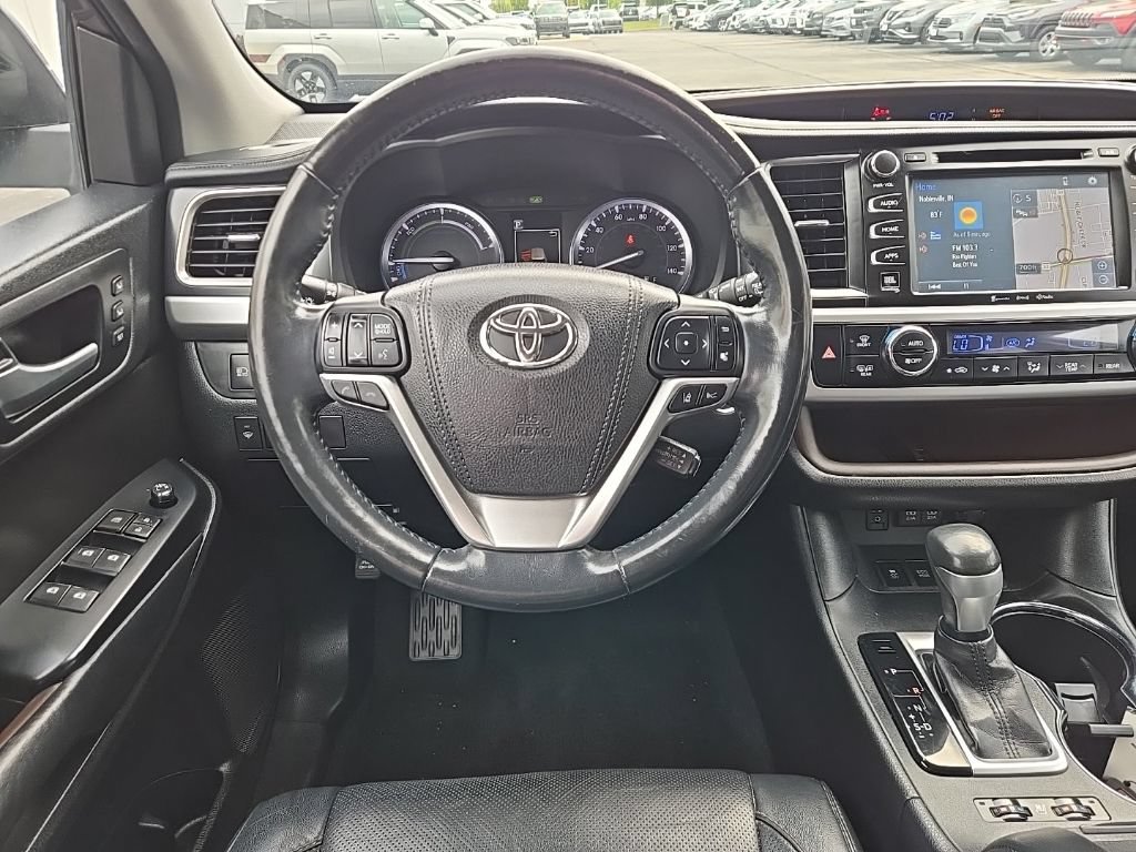 Used 2017 Toyota Highlander Limited Platinum AWD/4WD image 42