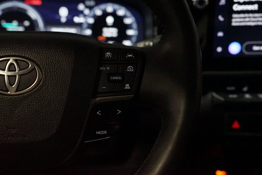 Used 2025 Toyota Camry XSE FWD image 13