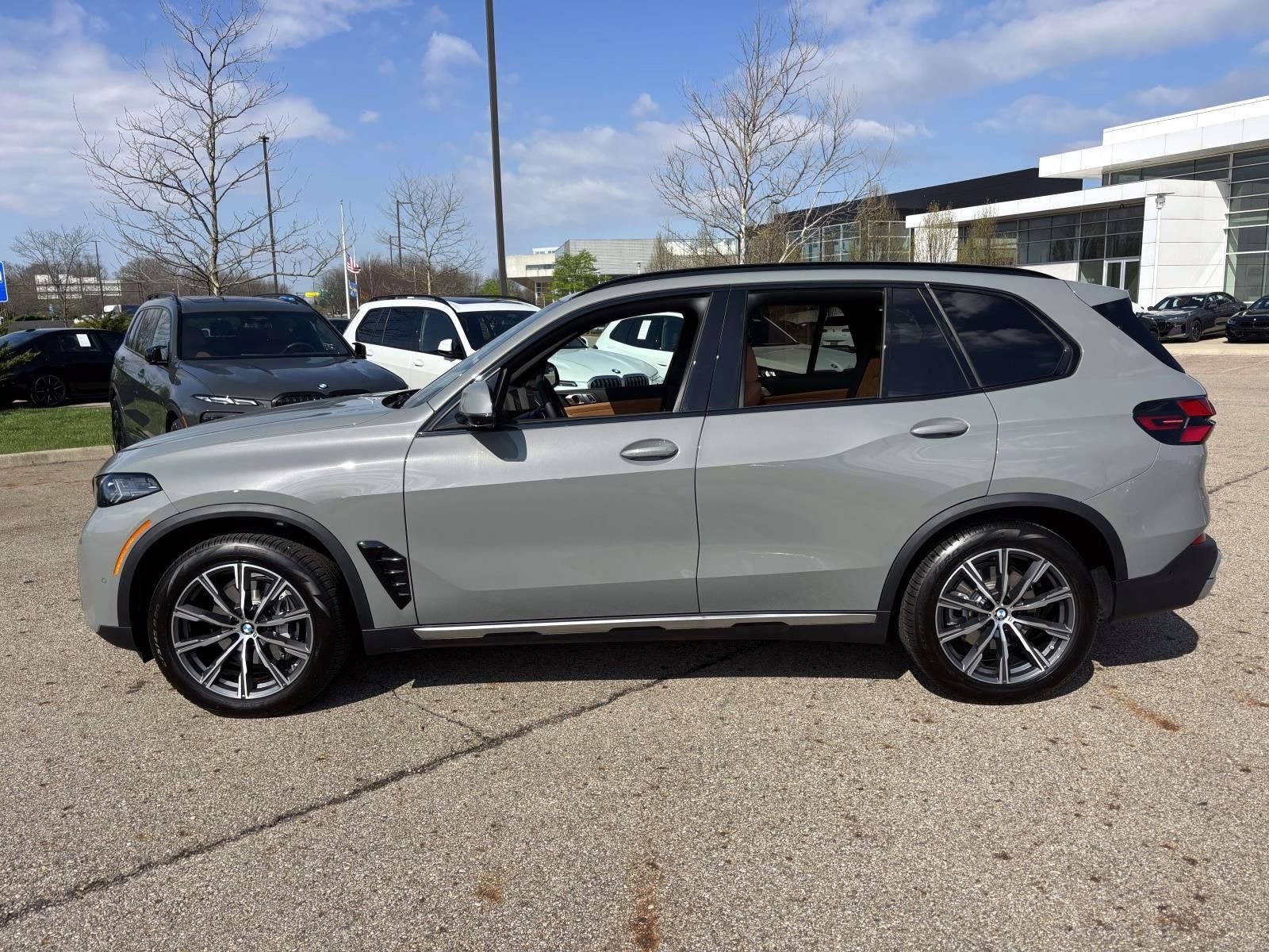 Used 2025 BMW X5 xDrive40i w/ Parking Assistance Package image 8