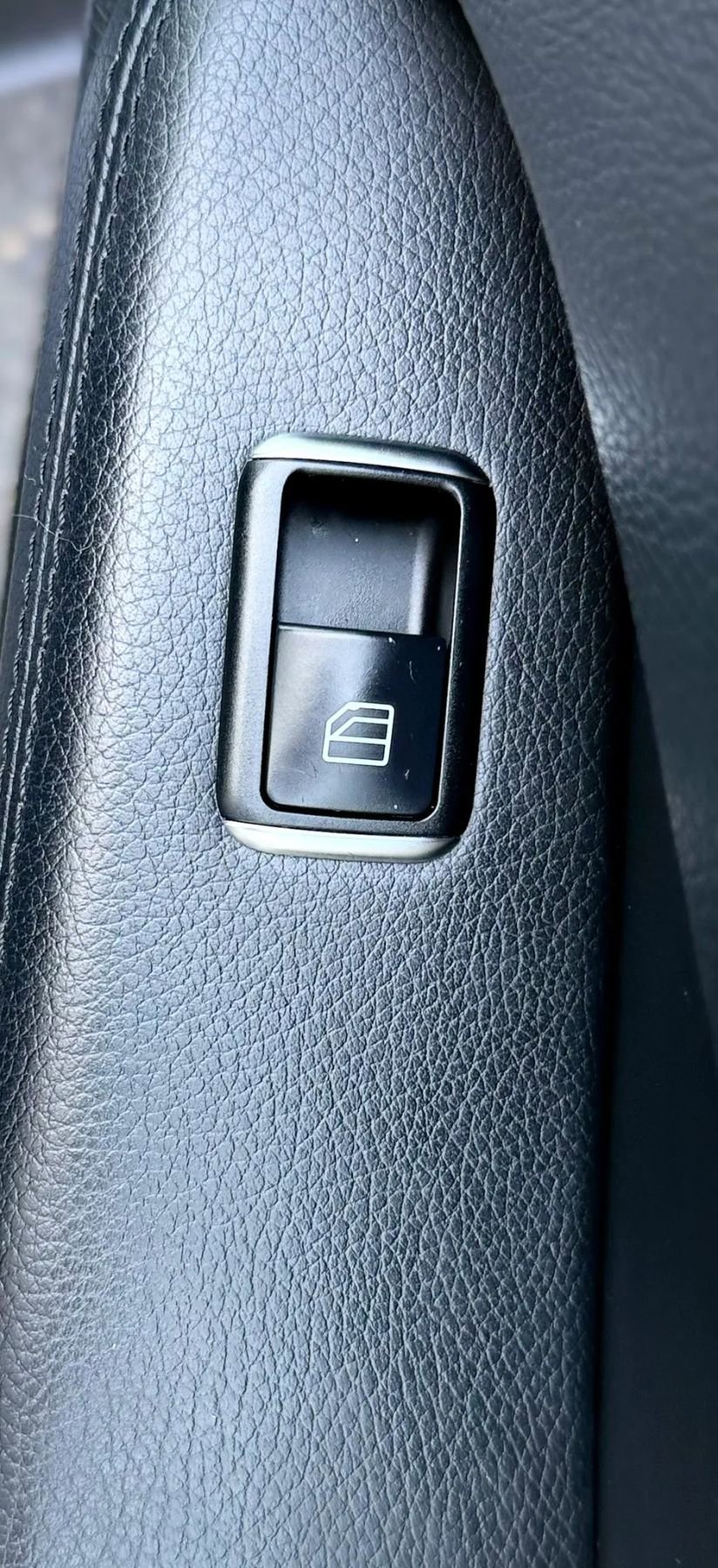 Used 2014 Mercedes-Benz E 350 4MATIC Sedan image 39