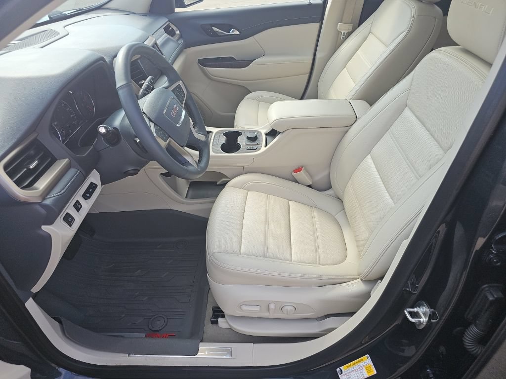 Used 2023 GMC Acadia Denali w/ Denali Ultimate Package AWD/4WD image 16