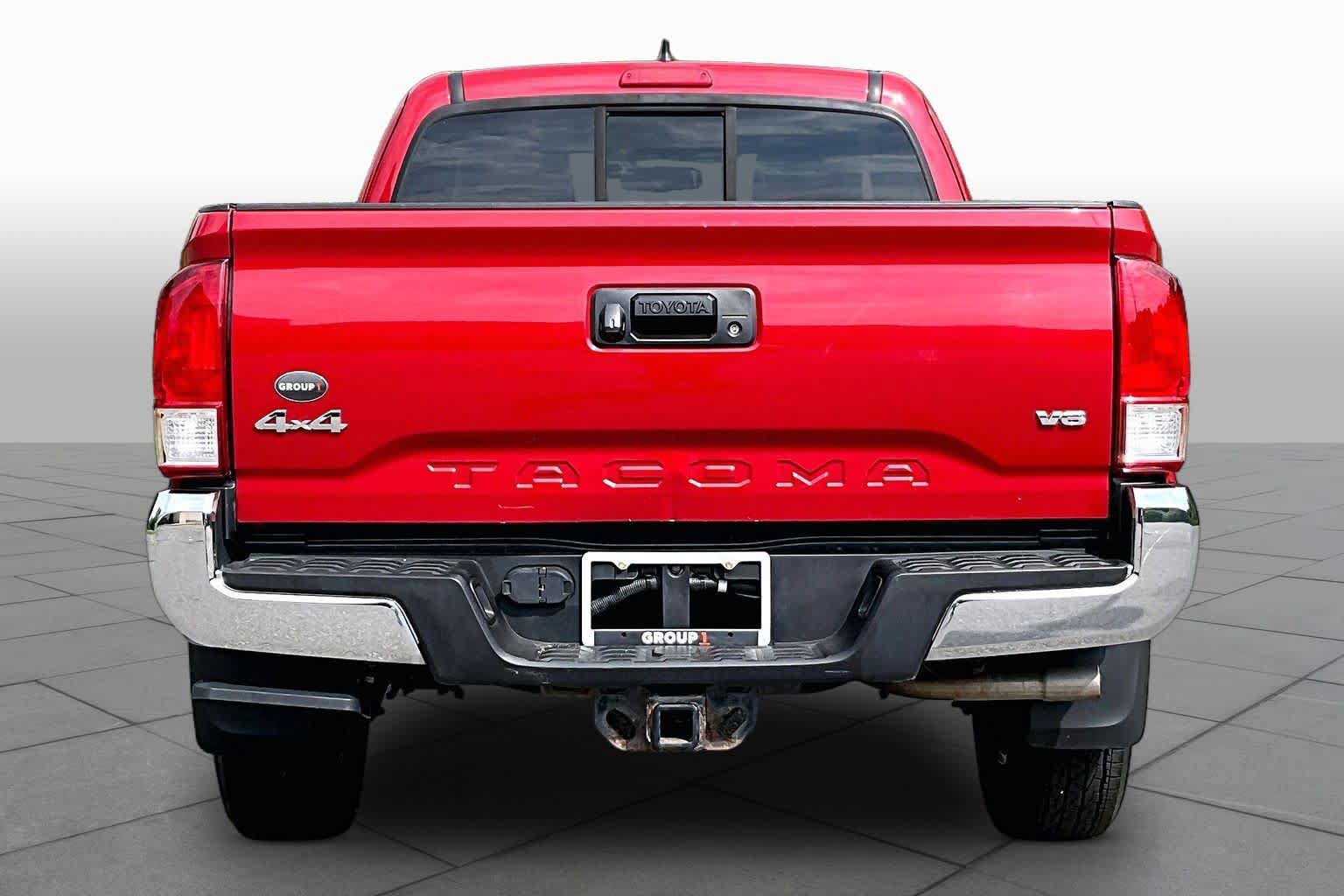Used 2017 Toyota Tacoma SR5 AWD/4WD image 5