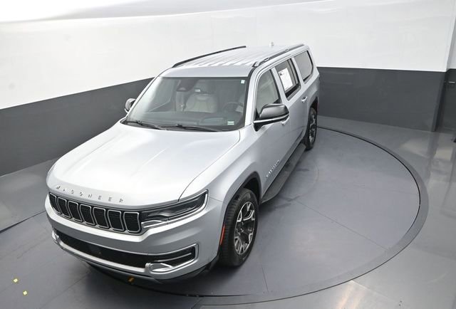 Used 2023 Jeep Wagoneer L Series III w/ Preferred Equipment Group image 13