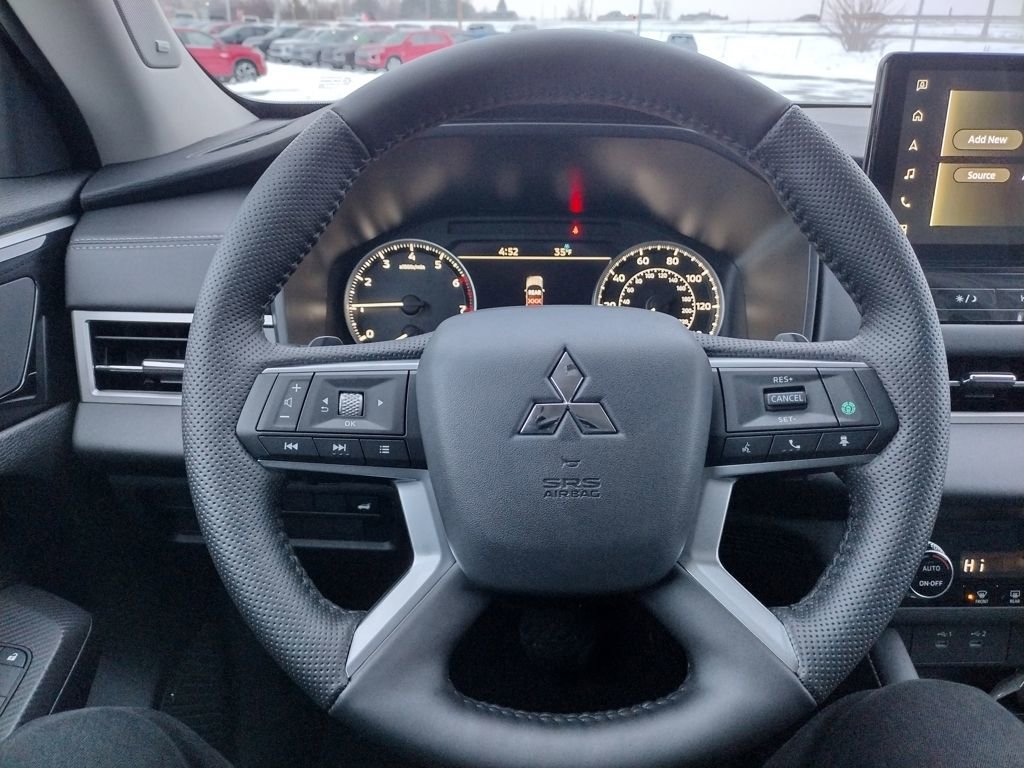 New 2026 Mitsubishi Outlander SE image 6