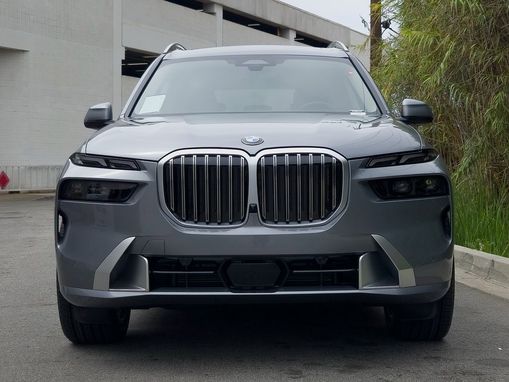 New 2026 BMW X7 xDrive40i w/ Premium Package image 3