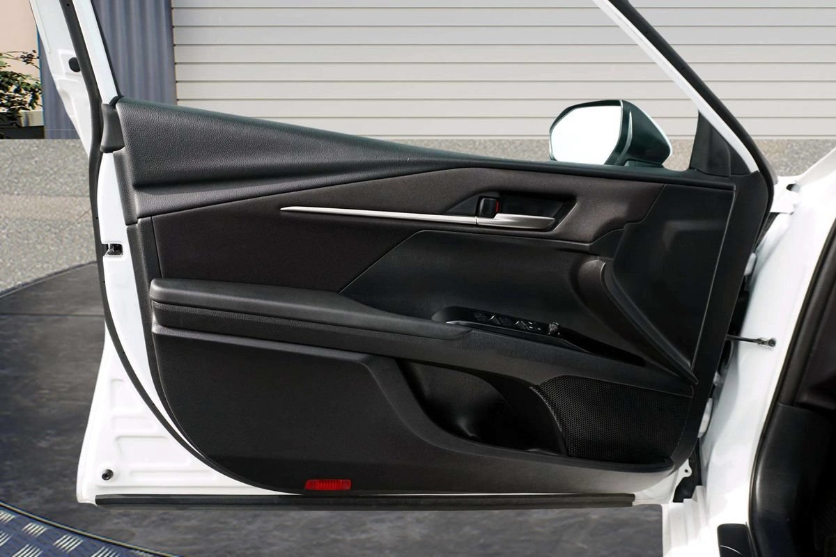 Used 2025 Toyota Camry LE FWD image 13