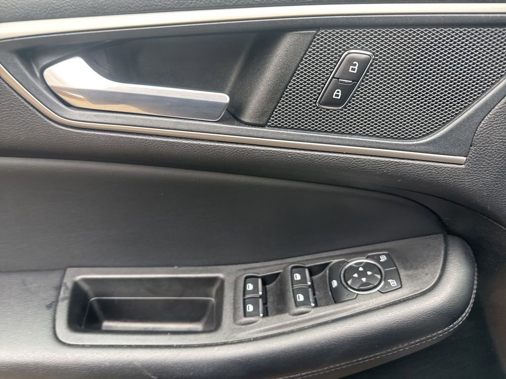 Used 2022 Ford Edge SEL w/ Convenience Package image 9