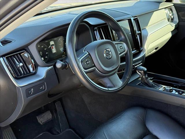 Used 2020 Volvo XC60 T5 Momentum image 10