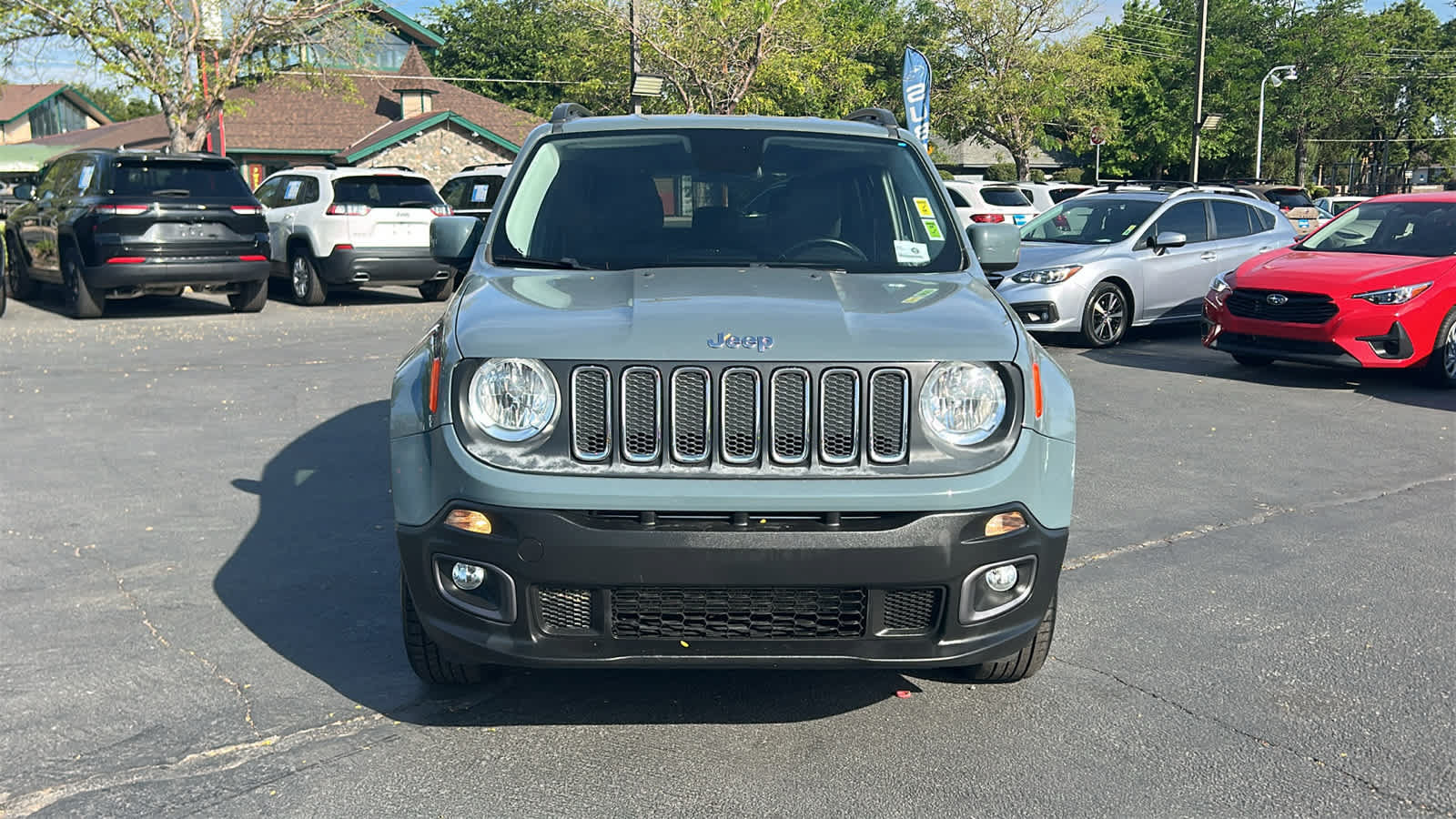 Used 2017 Jeep Renegade Latitude AWD/4WD image 2