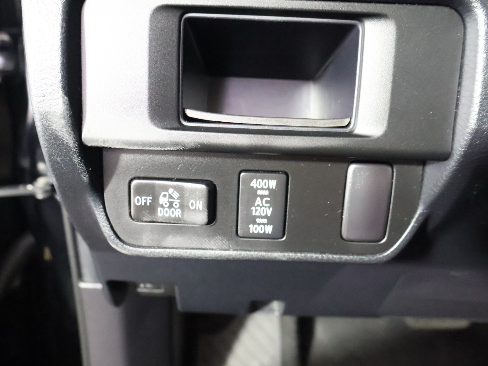 Used 2016 Toyota Tacoma Limited w/ Towing Package AWD/4WD image 31