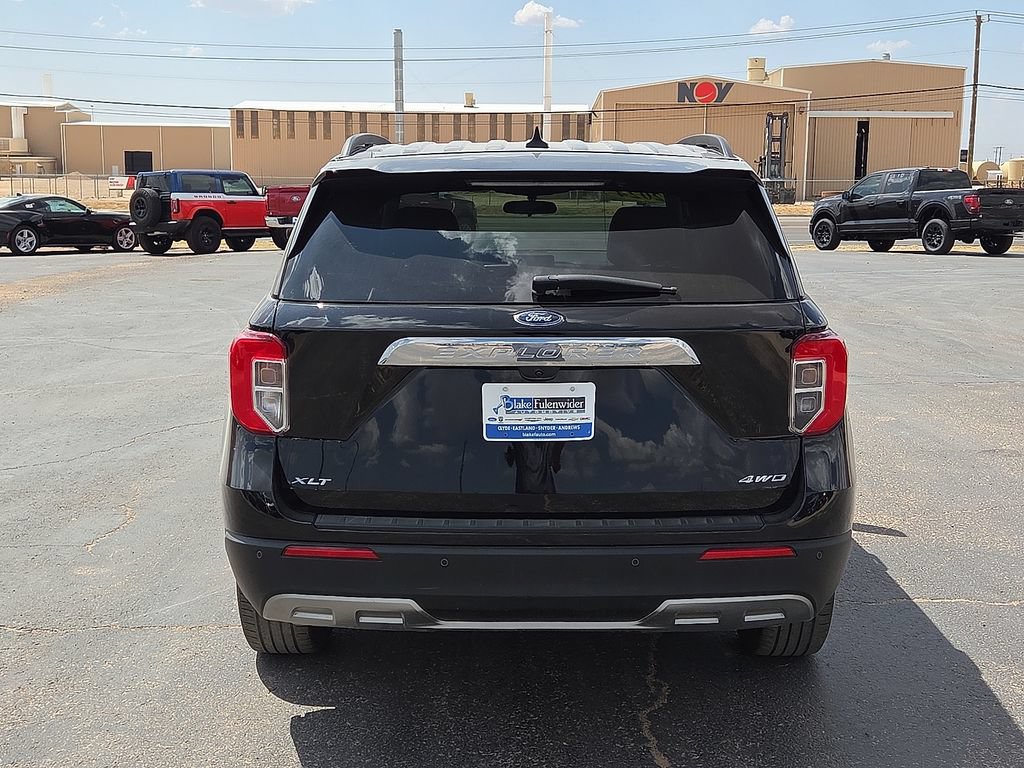 Used 2024 Ford Explorer XLT w/ Equipment Group 202A AWD/4WD image 4