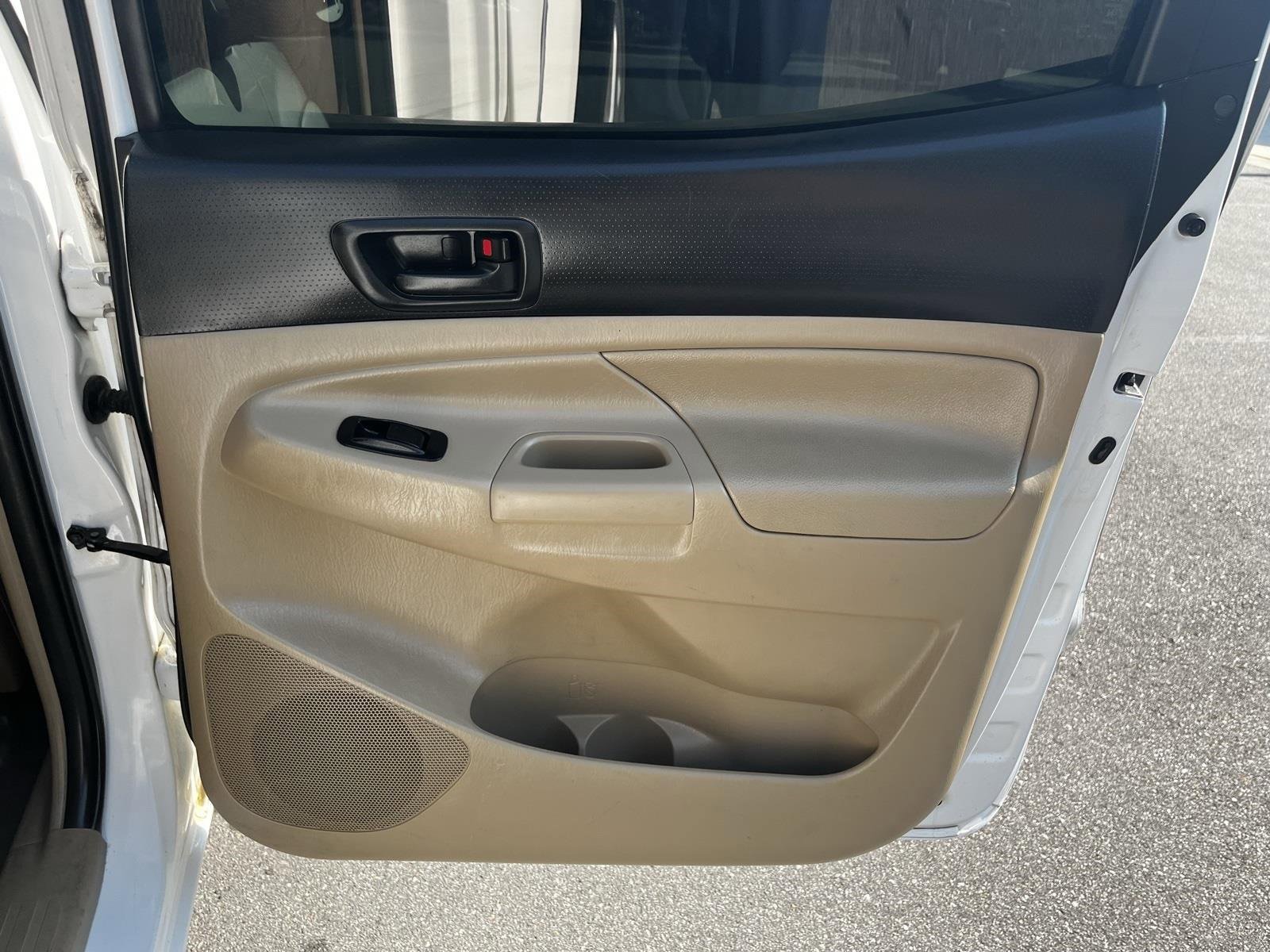 Used 2015 Toyota Tacoma PreRunner w/ SR5 Package image 26